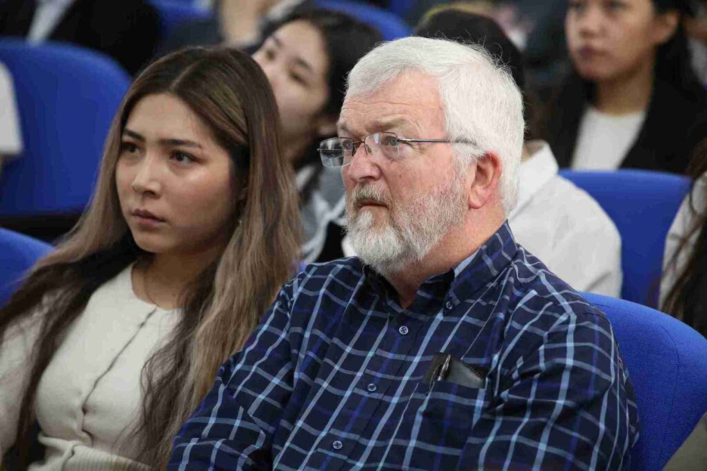 Вектор успеха: эксперты из России и США поделились знаниями со студентами и школьниками 16