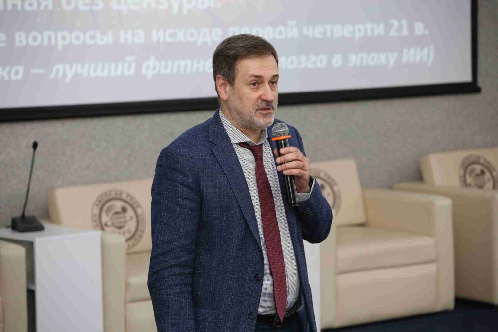 Вектор успеха: эксперты из России и США поделились знаниями со студентами и школьниками 18