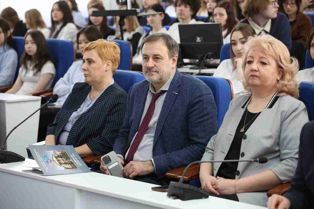 Вектор успеха: эксперты из России и США поделились знаниями со студентами и школьниками 5