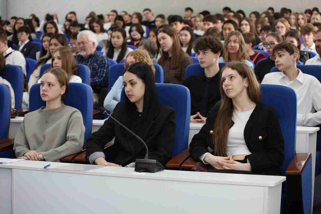 Вектор успеха: эксперты из России и США поделились знаниями со студентами и школьниками 6