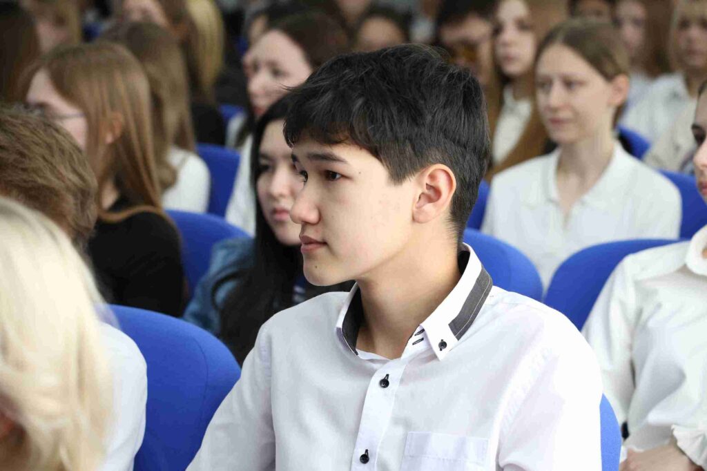 Вектор успеха: эксперты из России и США поделились знаниями со студентами и школьниками 8