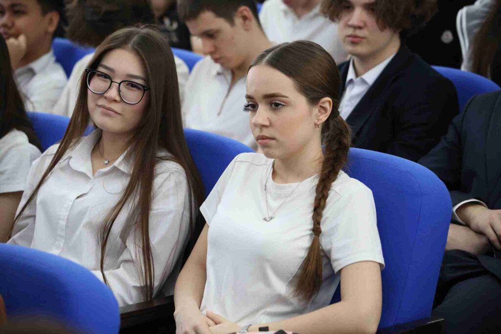 Вектор успеха: эксперты из России и США поделились знаниями со студентами и школьниками 9