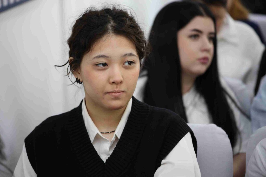 КАСУ открывает возможности: встреча с выпускниками колледжа им. Абая 16