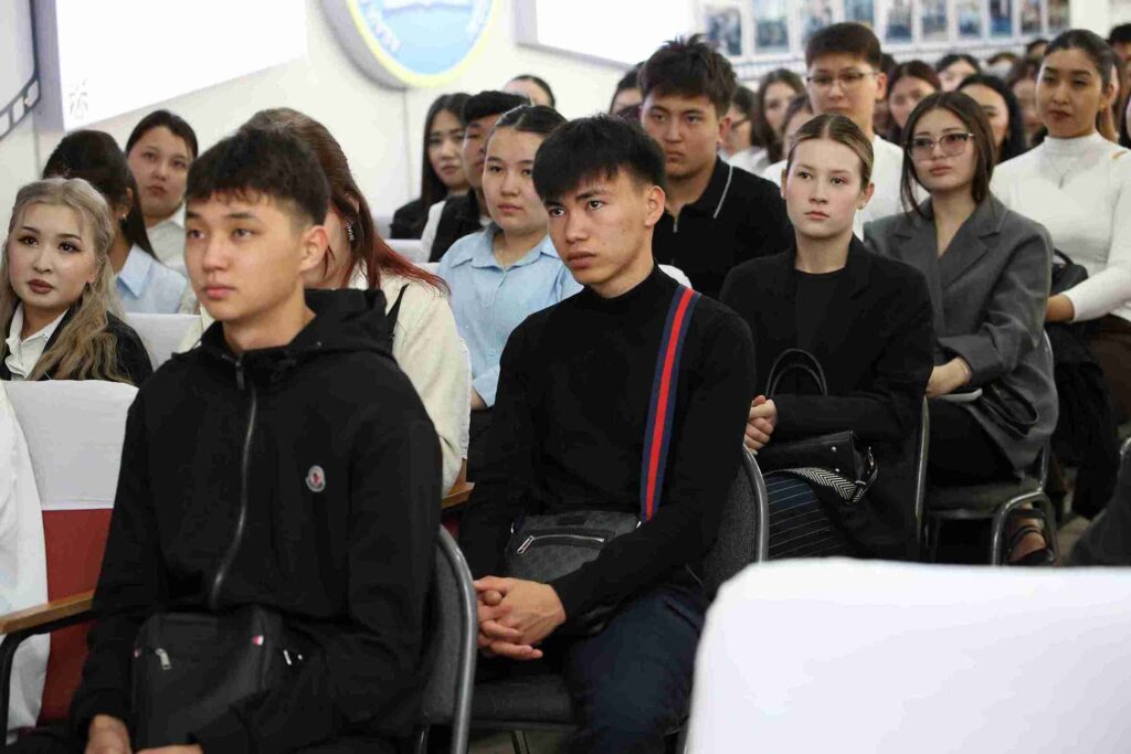 КАСУ открывает возможности: встреча с выпускниками колледжа им. Абая 17