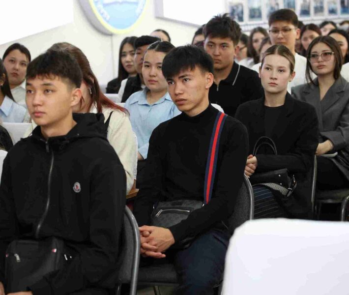 КАСУ открывает возможности: встреча с выпускниками колледжа им. Абая 17