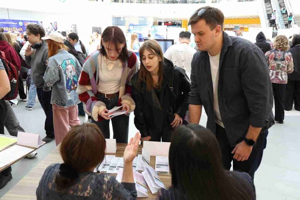 КАСУ принял участие в ярмарке вакансий и профессий «Мамандық Pro Fest 2026» 8