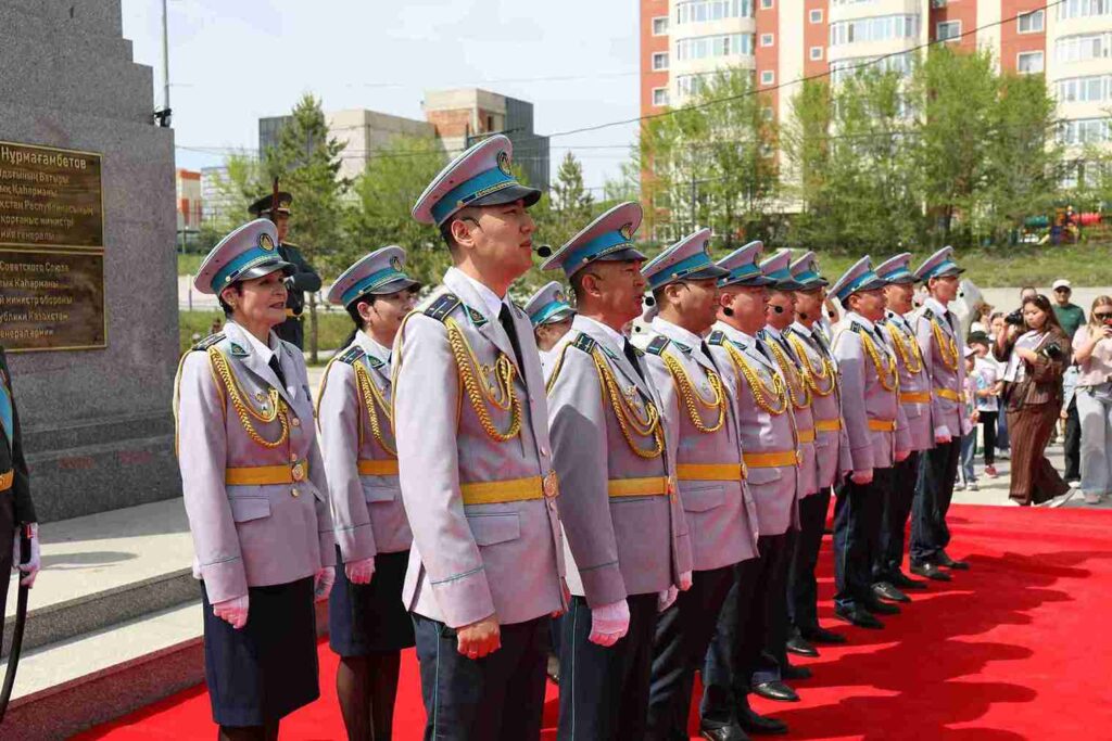 Президент КАСУ принял участие в церемонии возложения цветов в честь Дня защитника Отечества 8
