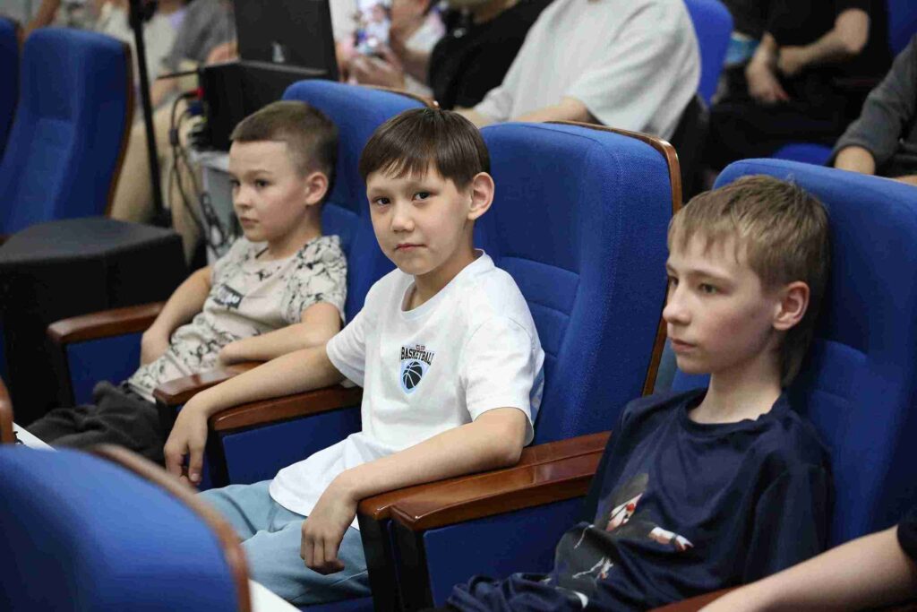 В Лингвистическом центре КАСУ состоялась торжественная церемония вручения сертификатов 4