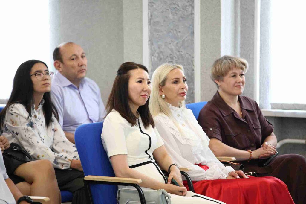Академик Е.А. Мамбетказиев провёл мотивационную встречу со слушателями курса переподготовки государственных служащих (14)