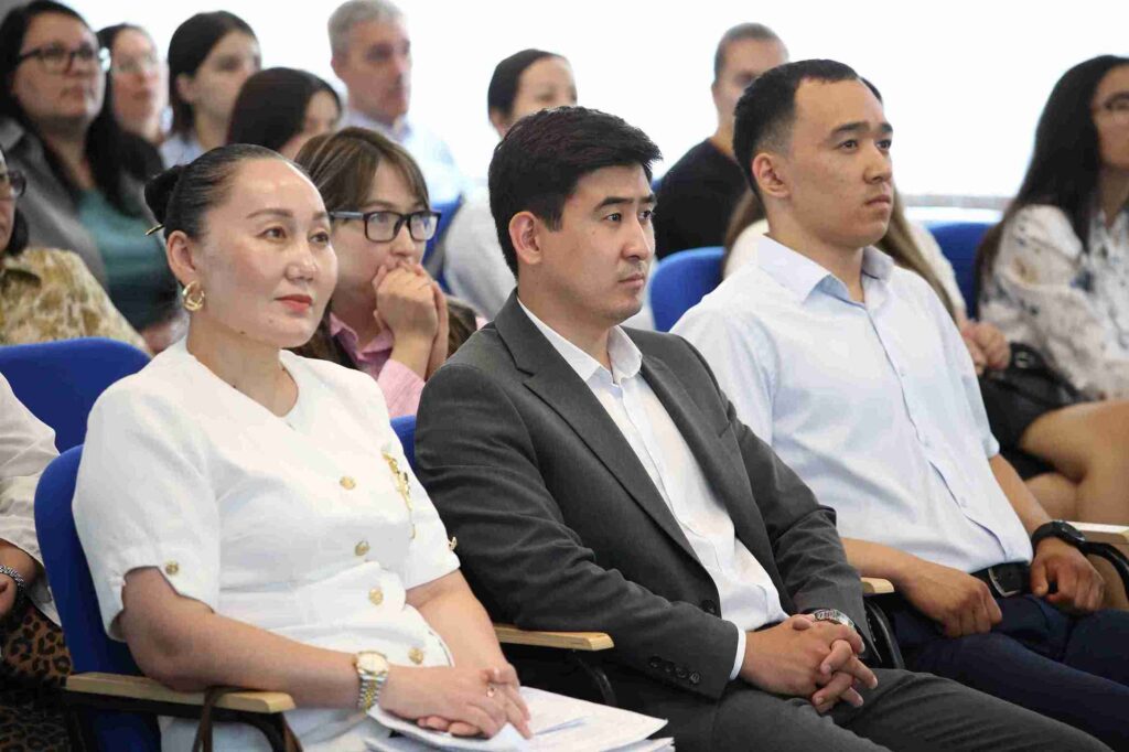 Академик Е.А. Мамбетказиев провёл мотивационную встречу со слушателями курса переподготовки государственных служащих (15)