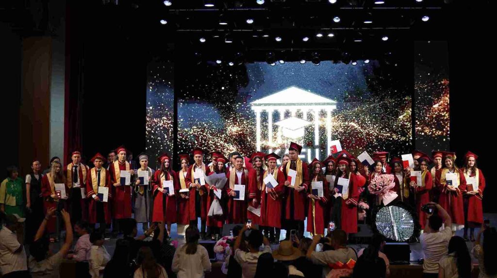 В КАСУ вручили дипломы выпускникам 2026 года (15)