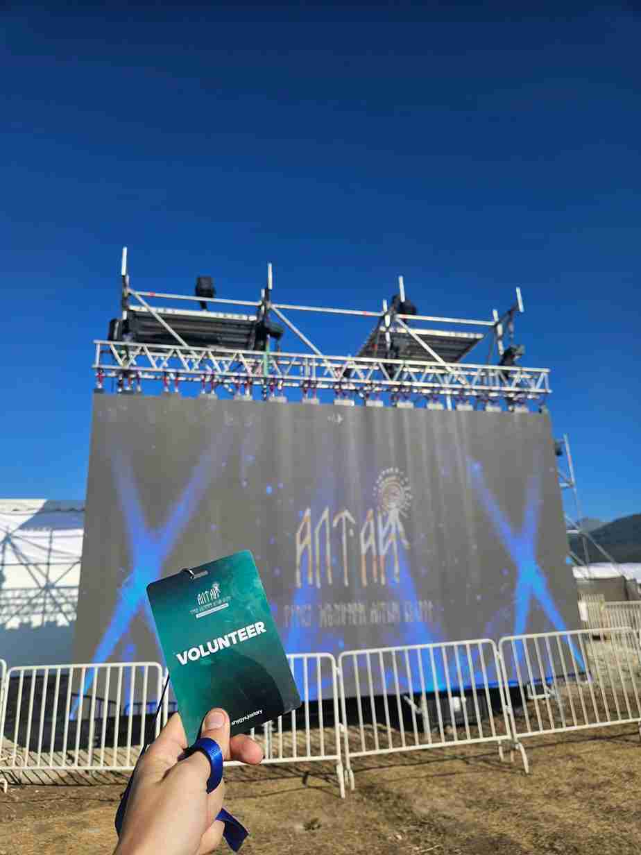 Волонтёры КАСУ приняли участие в международном фестивале Altai Fest – 2026 (1)