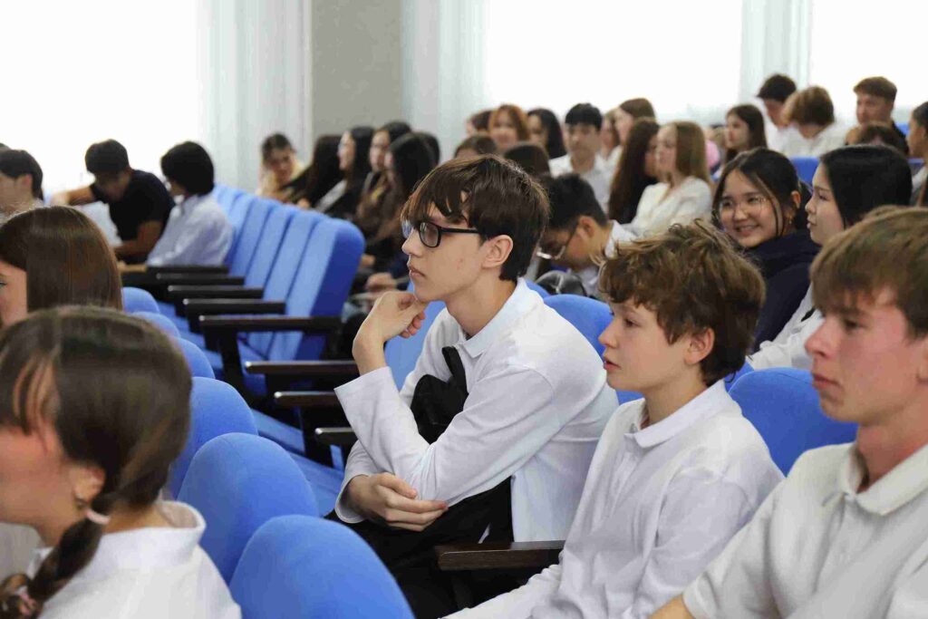 Building Your Future: в КАСУ прошла гостевая лекция для старшеклассников 12