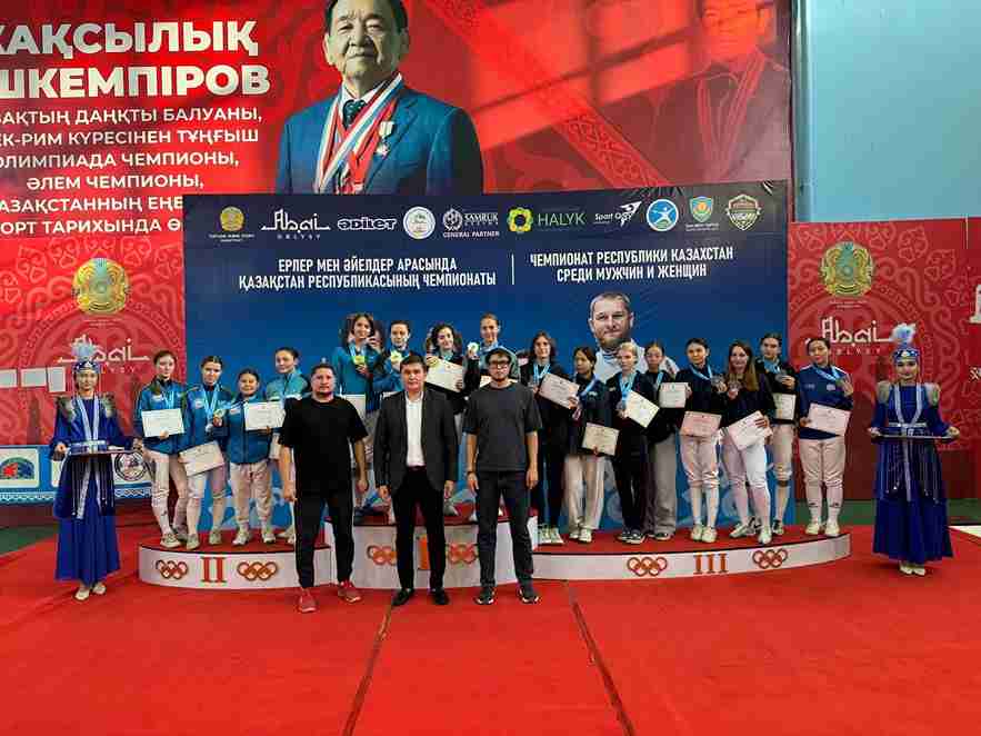 Студентки КАСУ завоевали серебро на чемпионате Казахстана по фехтованию 1