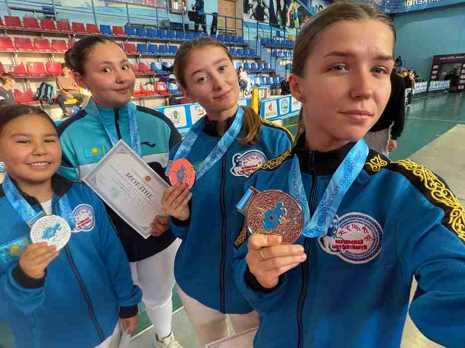 Студентки КАСУ завоевали серебро на чемпионате Казахстана по фехтованию 6