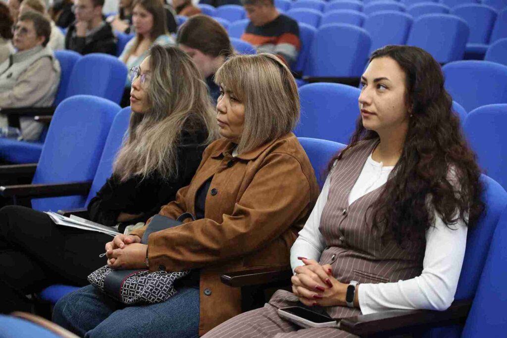 Генеративный ИИ в исследованиях: международный семинар в КАСУ13
