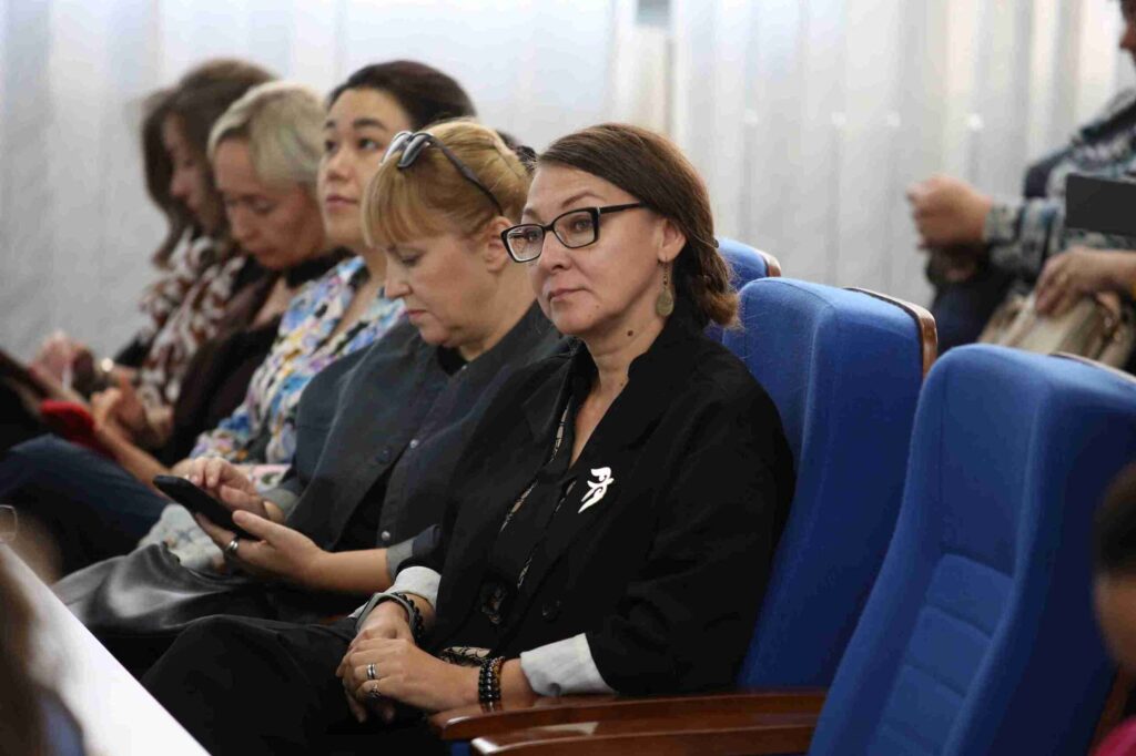 Генеративный ИИ в исследованиях: международный семинар в КАСУ8