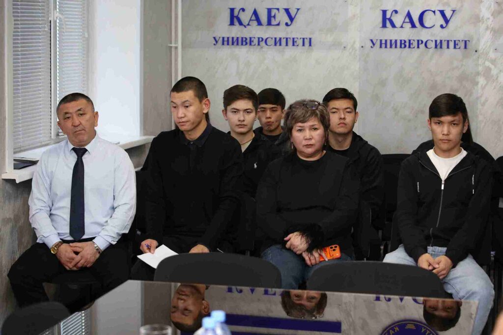 Подписан меморандум о сотрудничестве между КАСУ и ХК «Торпедо»10