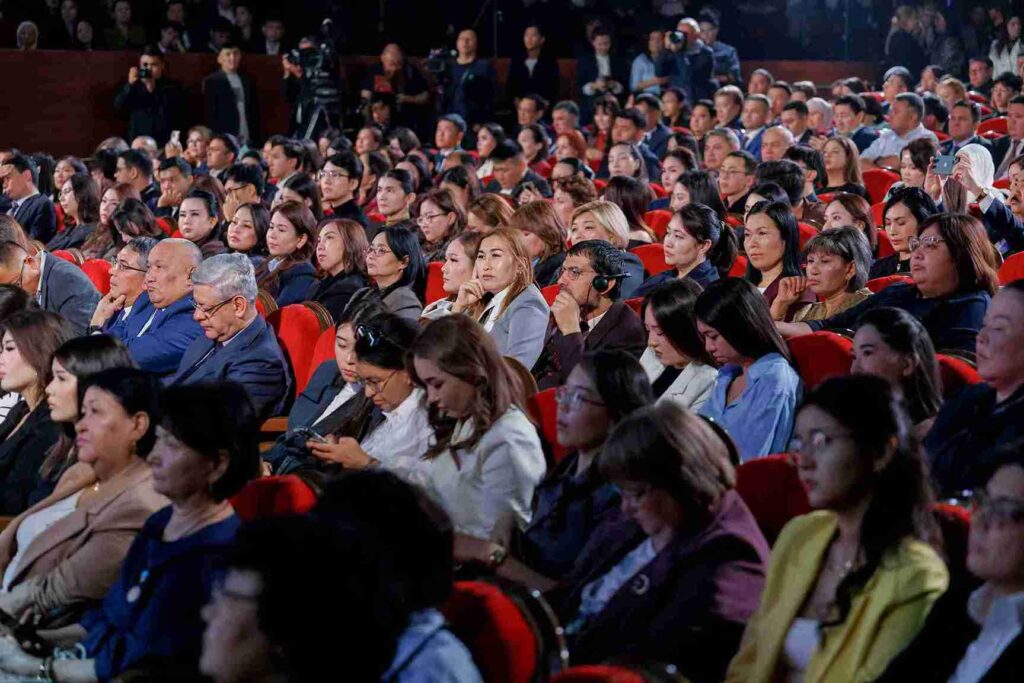 Преподаватель КАСУ принял участие в международной медианеделе Astana Media Week 2026 (5)