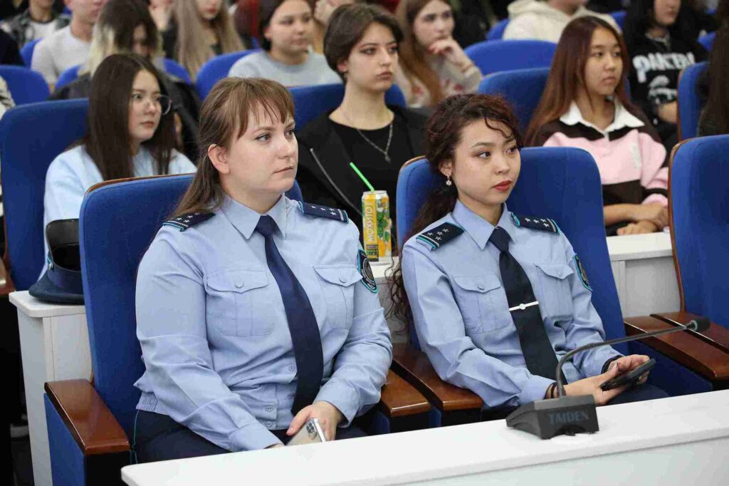 Встреча преподавателей и студентов с представителями Департамента полиции ВКО14